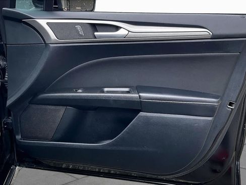 Used 2019 Ford Fusion SE FWD image 22