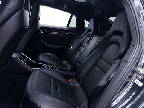 Used 2018 Porsche Panamera image 41