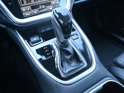 Certified 2025 Subaru Outback Touring image 27