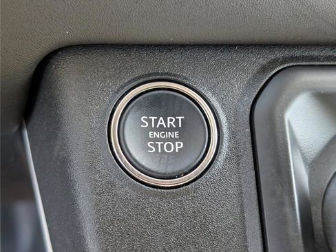 Used 2025 Land Rover Defender 110 X-Dynamic SE image 23