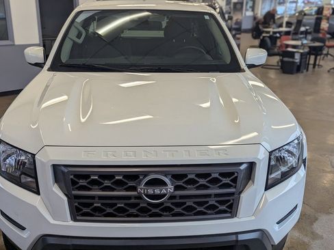 Used 2024 Nissan Frontier SV w/ Technology Package image 9
