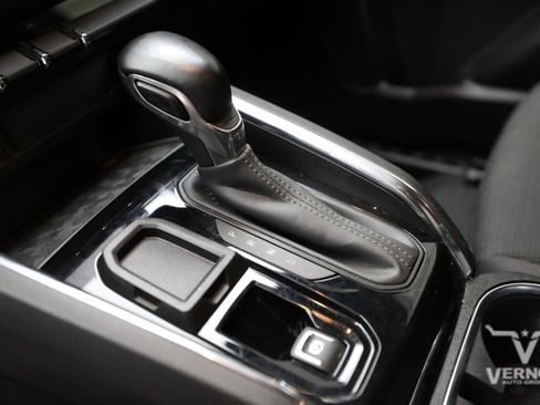 Used 2024 GMC Canyon Elevation RWD image 16