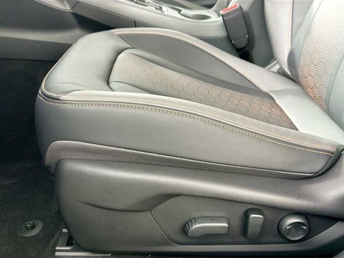 Used 2025 Subaru Crosstrek 2.5i Limited w/ Popular Package #4A image 15