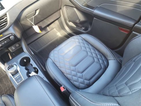 New 2024 Ford Escape SE w/ PHEV Premium Package image 12