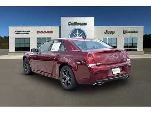 Used 2023 Chrysler 300 Touring L w/ Popular Equipment Group RWD image 5