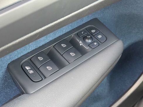 Certified 2023 Volvo XC40 Recharge Ultimate AWD/4WD image 30