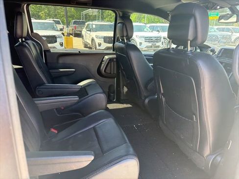 Used 2019 Dodge Grand Caravan SXT FWD image 14