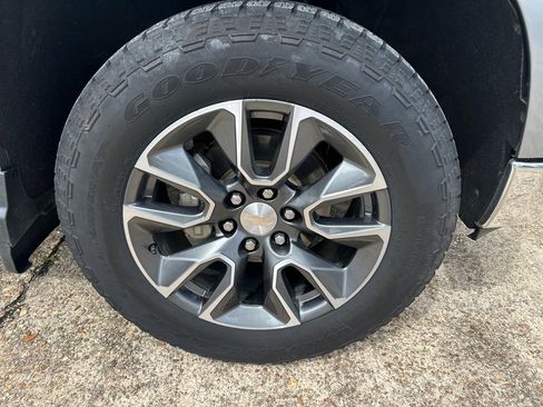 Used 2023 Chevrolet Silverado 1500 LT w/ Z71 Off-Road Package image 20