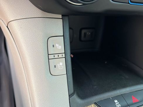 Used 2017 GMC Acadia Denali image 29