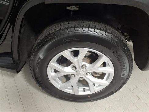 Used 2023 Jeep Grand Cherokee Limited image 16