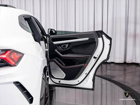 Used 2019 Lamborghini Urus AWD/4WD image 24