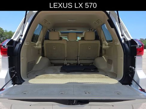 Used 2021 Lexus LX 570 4WD w/ Luxury Package image 15