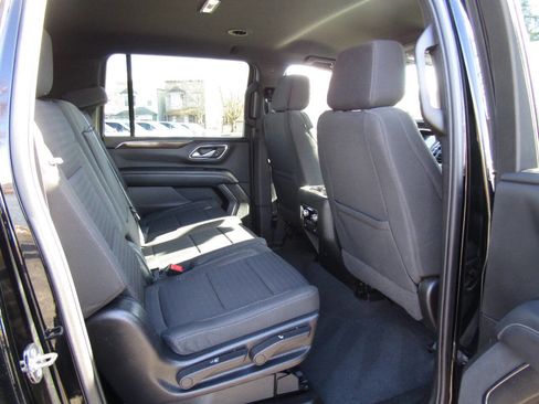 Used 2022 GMC Yukon XL SLE image 27