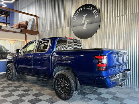 Used 2022 Nissan Frontier SV image 3