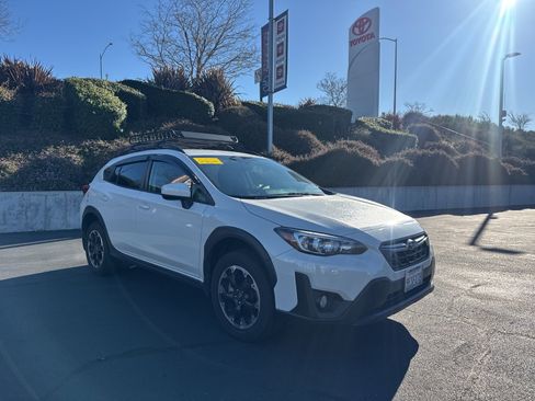 Used 2023 Subaru Crosstrek 2.0i Premium image 1