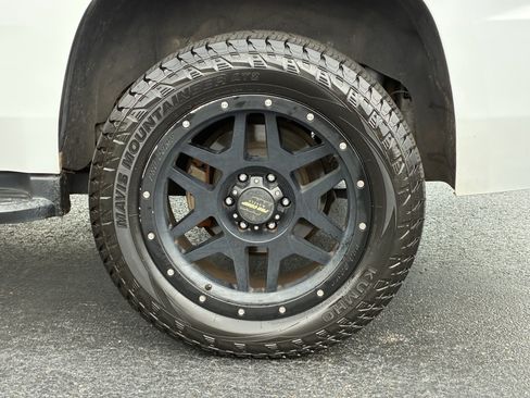 Used 2019 Chevrolet Tahoe LS w/ All-Season Package RWD image 10