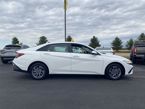 Used 2024 Hyundai Elantra SEL image 4