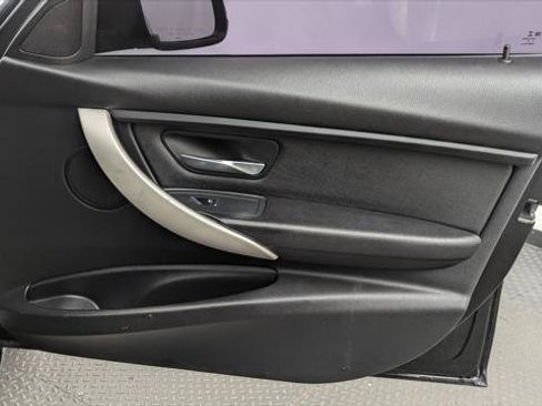 Used 2018 BMW 320i Sedan RWD image 22