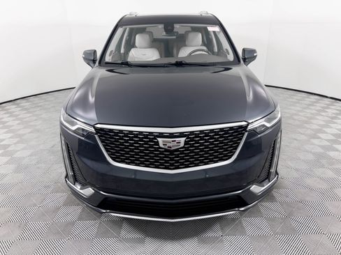 Used 2022 Cadillac XT6 Premium Luxury image 2