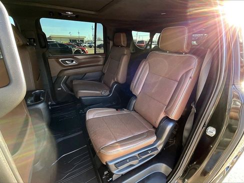 Used 2023 Chevrolet Suburban High Country image 25