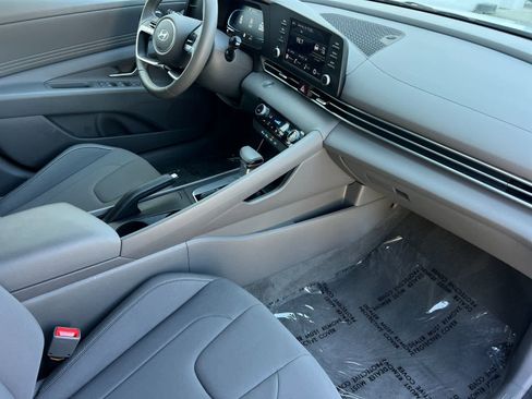 Certified 2025 Hyundai Elantra Sport image 16
