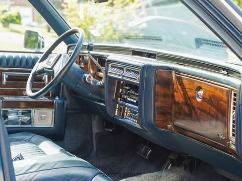 Used 1989 Cadillac Brougham RWD image 19