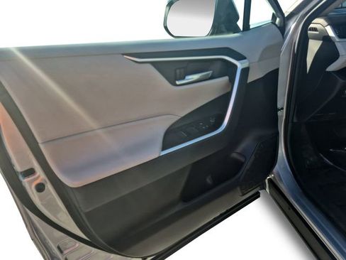 Used 2022 Toyota RAV4 XLE image 11