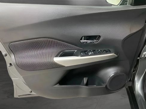 Used 2019 Nissan Kicks SV FWD image 9