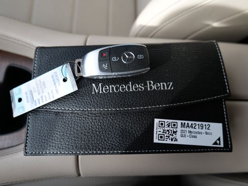 Used 2021 Mercedes-Benz GLE 350 4MATIC w/ AMG Line Exterior image 35