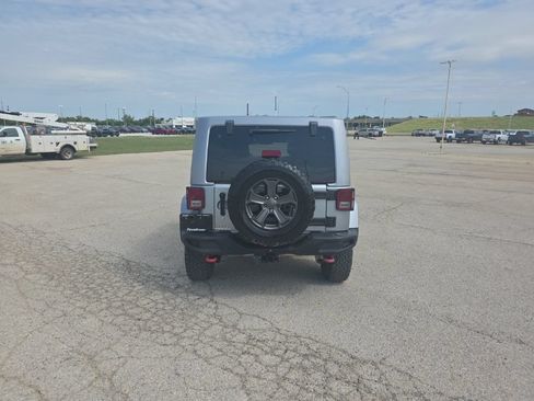 Used 2017 Jeep Wrangler Unlimited Rubicon AWD/4WD image 4