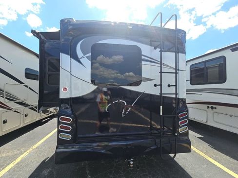 Used 2022 Ford E-450 and Econoline 450 Super Duty w/ Motorhome Prep Package image 4