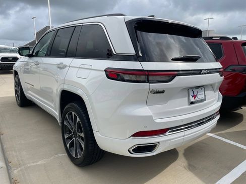 Used 2023 Jeep Grand Cherokee Overland RWD image 6