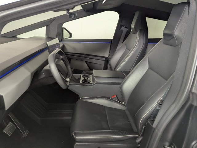 Used 2025 Tesla Cybertruck AWD Crew Cab image 10