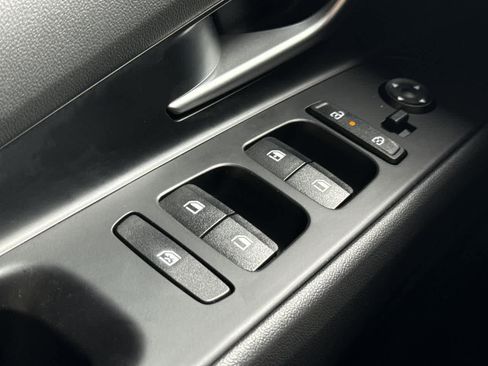 Used 2025 Hyundai Elantra SE FWD image 17