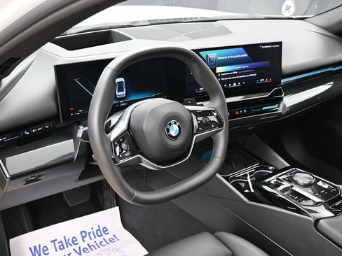 Used 2025 BMW 530i RWD image 21