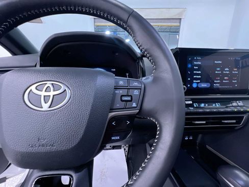 Used 2025 Toyota Camry SE w/ Convenience Package FWD image 21