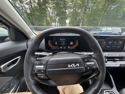 Used 2025 Kia K4 FWD image 40