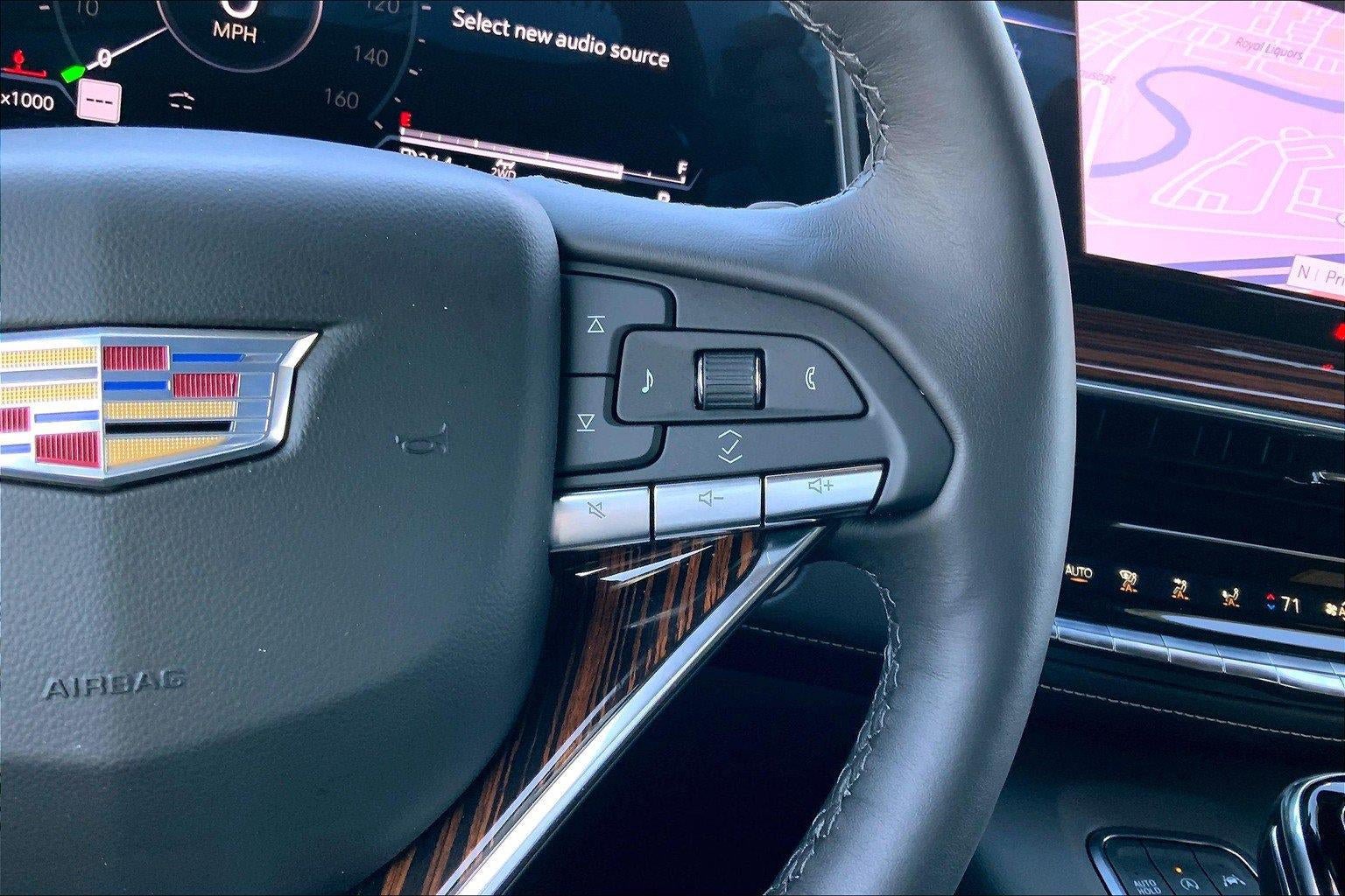 Used 2022 Cadillac Escalade Premium Luxury AWD/4WD image 18