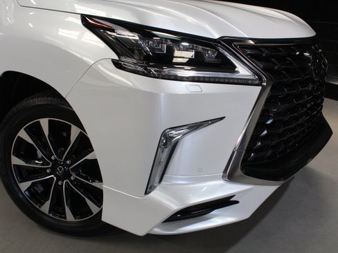 Used 2021 Lexus LX 570 4WD w/ Sport Package image 9