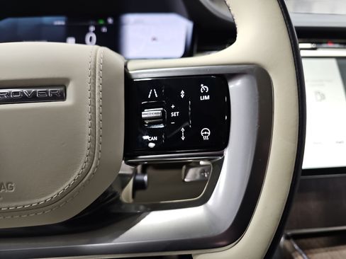 Certified 2025 Land Rover Range Rover SE AWD/4WD image 20