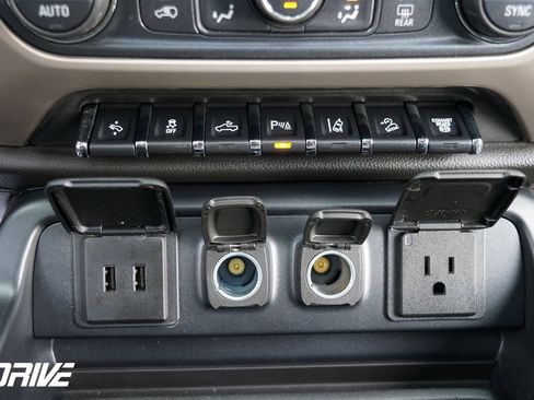 Used 2018 GMC Sierra 3500 Denali w/ Duramax Plus Package image 30