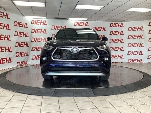 Used 2021 Toyota Highlander Platinum AWD/4WD image 2