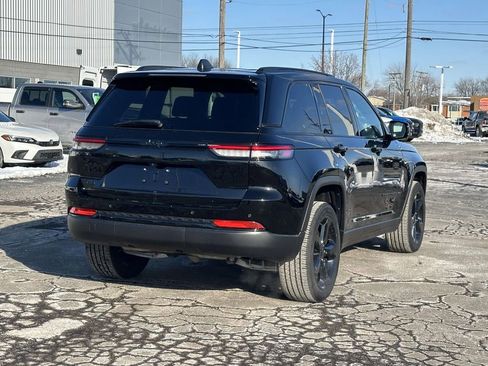 Used 2024 Jeep Grand Cherokee Altitude image 4
