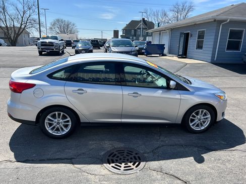 Used 2017 Ford Focus SE image 2