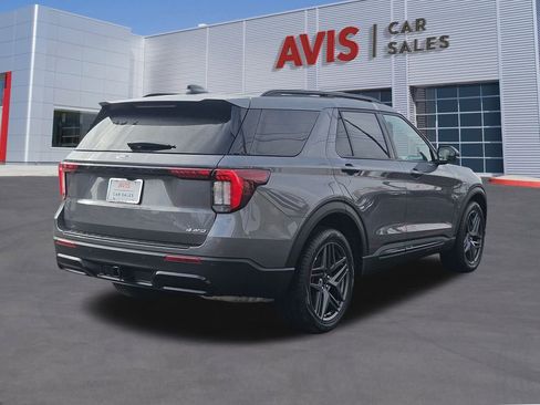 Used 2025 Ford Explorer ST-Line w/ ST-Line Street Pack image 6