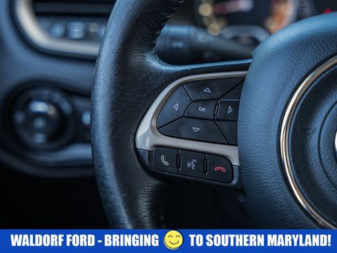 Used 2017 Jeep Renegade Latitude w/ Cold Weather Group image 30