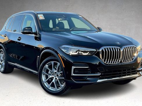 Used 2022 BMW X5 xDrive40i w/ Premium Package image 2