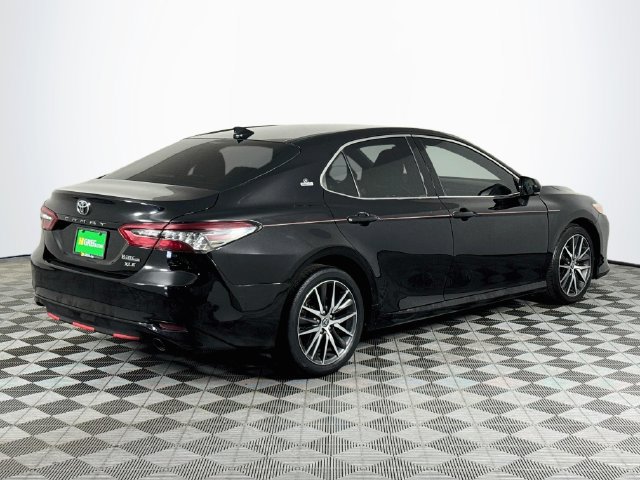 Used 2022 Toyota Camry XLE FWD image 8