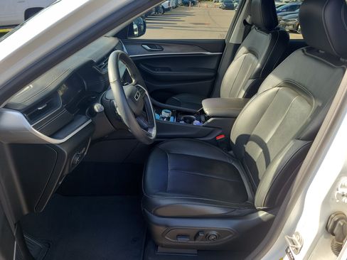Used 2022 Jeep Grand Cherokee Limited AWD/4WD image 23