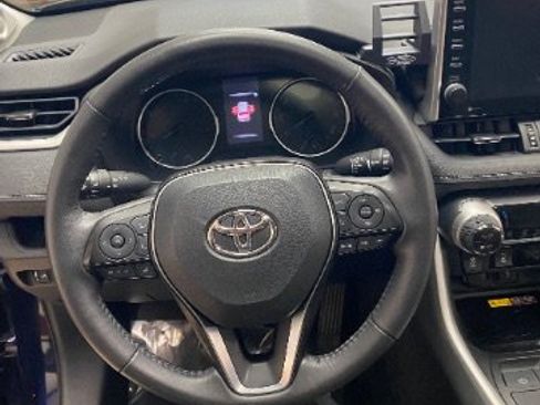 Used 2022 Toyota RAV4 XLE Premium AWD/4WD image 20